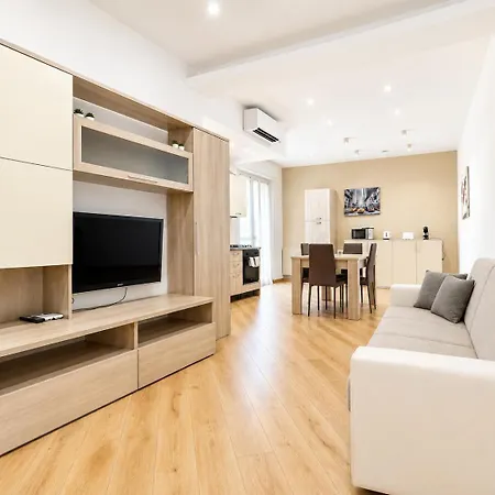 شقة Sea View & Private Garage , 3 Bedrooms جنوة