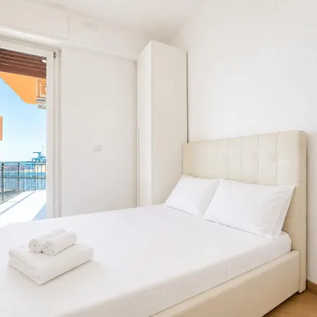 Sea View & Private Garage , 3 Bedrooms شقة جنوة