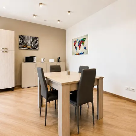 Sea View & Private Garage , 3 Bedrooms شقة