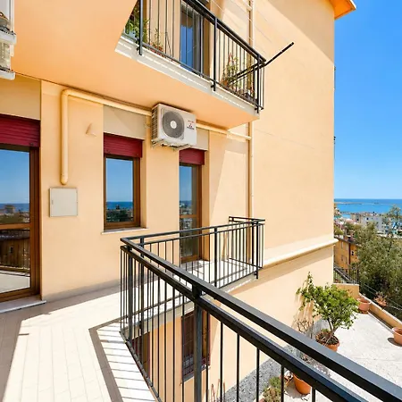 Sea View & Private Garage , 3 Bedrooms شقة جنوة