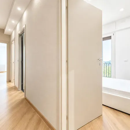 Sea View & Private Garage , 3 Bedrooms شقة