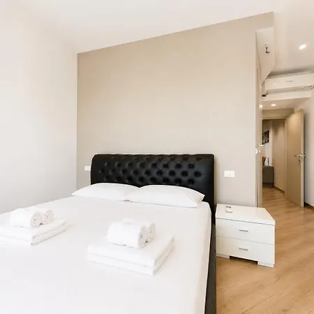 شقة Sea View & Private Garage , 3 Bedrooms جنوة