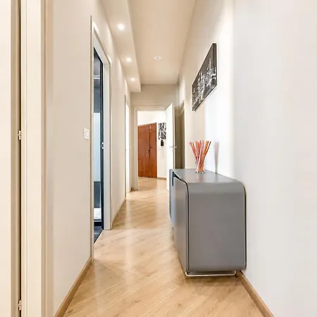 شقة Sea View & Private Garage , 3 Bedrooms جنوة
